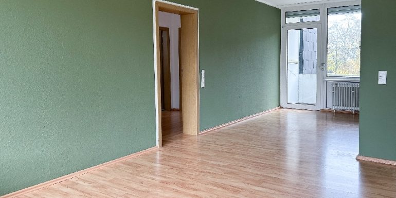 Wohnraum mit Essbereich und zwei Loggien