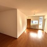 Wohnzimmer mit Balkon