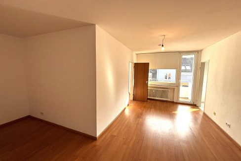 Wohnzimmer mit Balkon