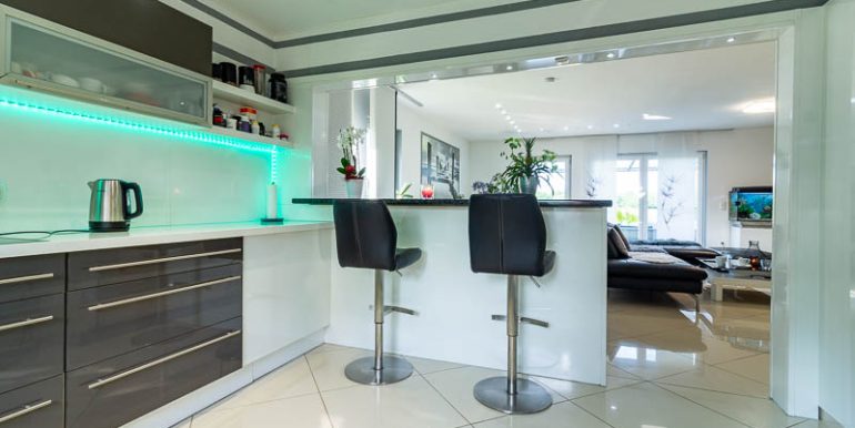 Kochen mit Verbindung zum Wohnbereich – stilvoll, offen und praktisch zugleich.