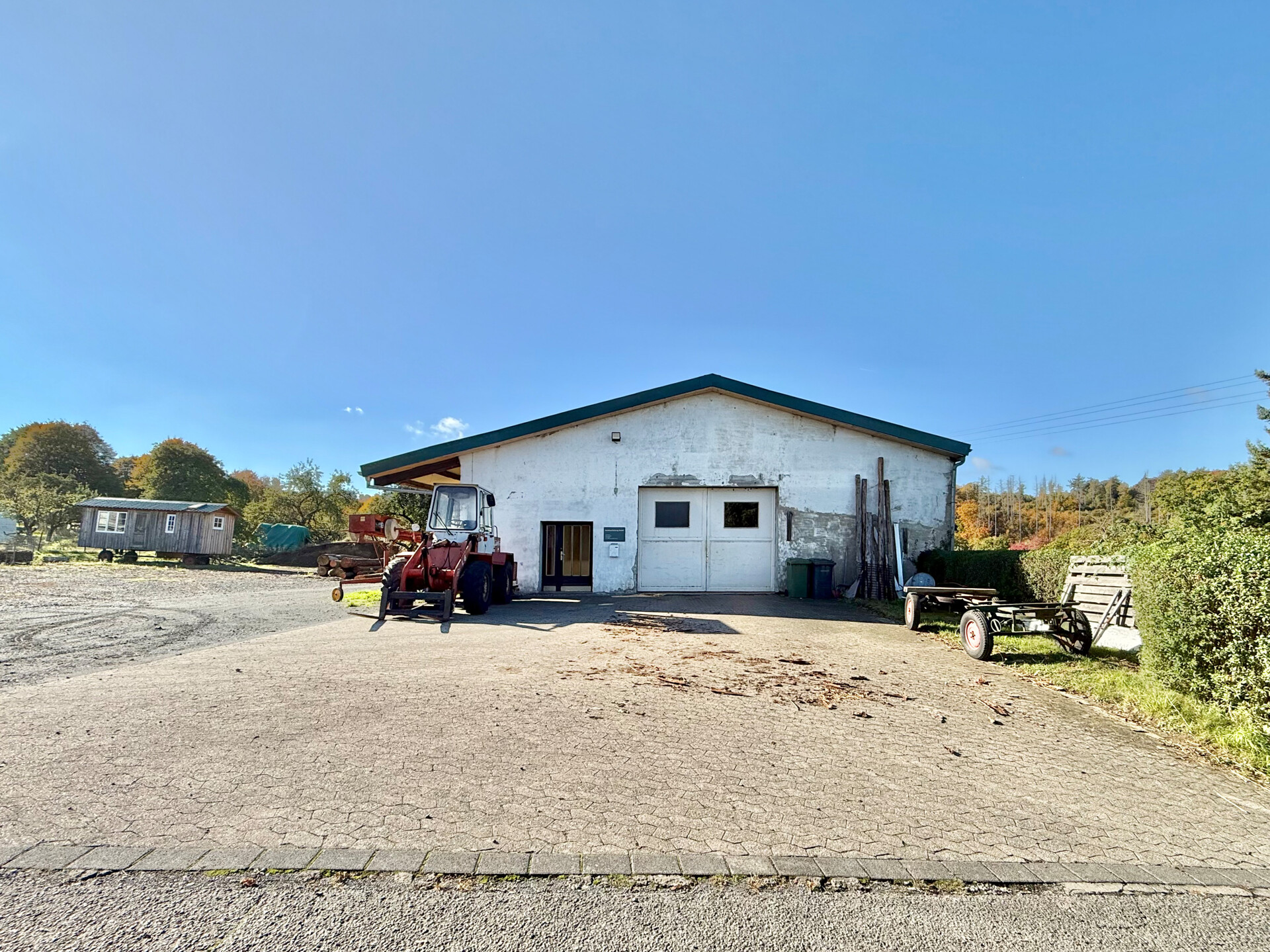 Beheizte Gewerbehalle zur Miete – ca. 6 km von Hachenburg!