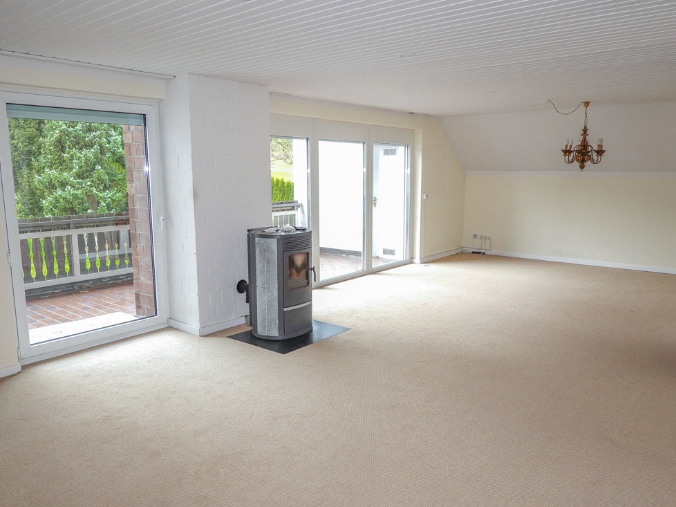 Großzügige DG-Wohnung für 2 Personen mit Einbauküche, Garage,großer Loggia mit Blick zum Fleyer Wald