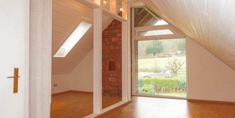 ...großes Giebelfenster mit Blick zum Fleyer Wald