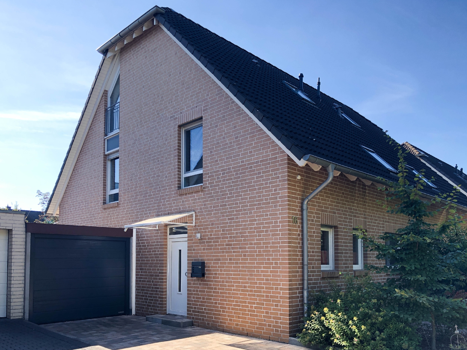 Gepflegte Doppelhaushälfte mit Garage und Garten-Sackgassenlage