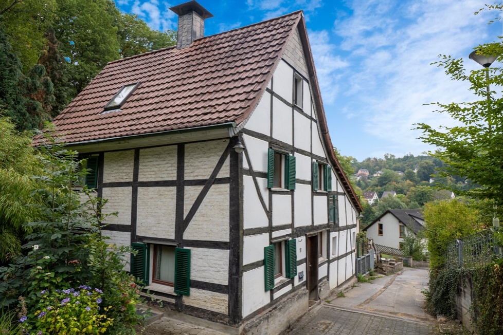 Fachwerkidylle mit Weidefläche  kleines Haus, großes Grundstück – perfekt für Tier- und Naturfreunde