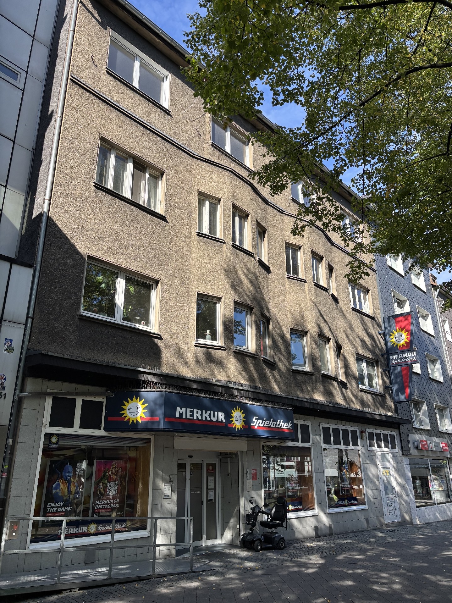 Renovierungsbedürftiges Wohn- und Geschäftshaus – Innenstadt