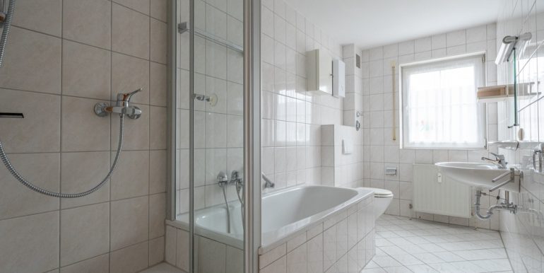 Tageslichtbad mit Dusche