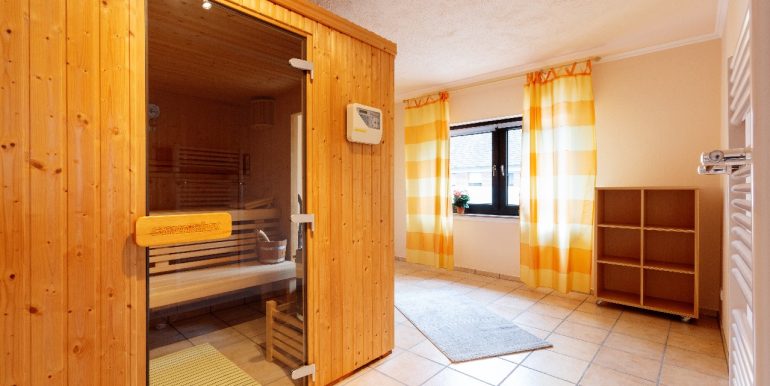 Zimmer mit Sauna im OG