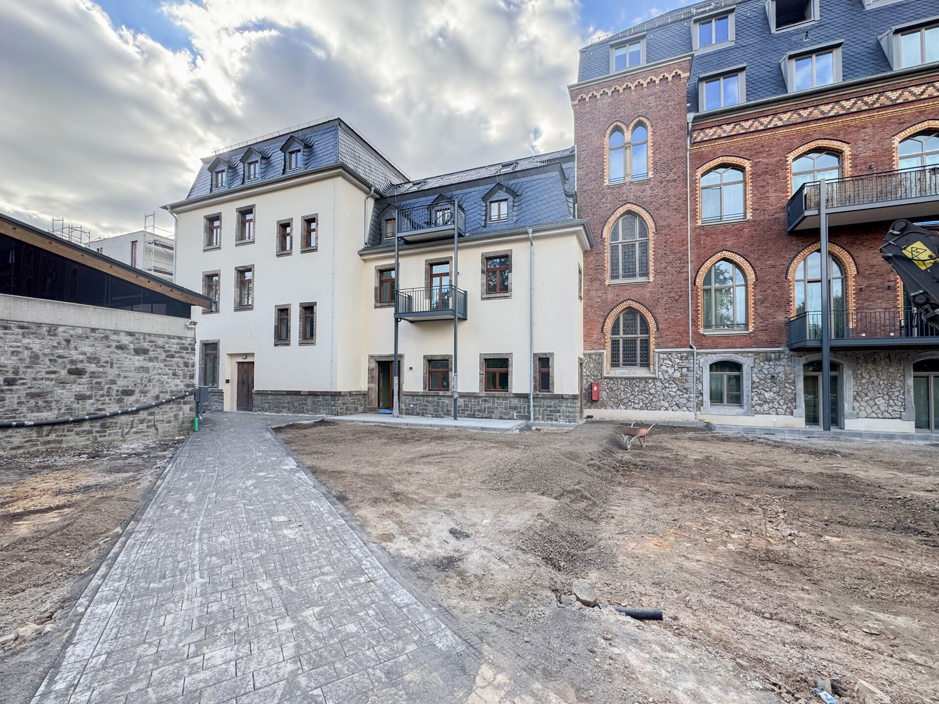 Elegantes Wohnen im historischen Kloster – Stilvolle 2 Zimmerwohnung mit Terrasse!