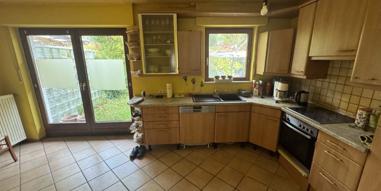 Essküche mit Gartenzugang