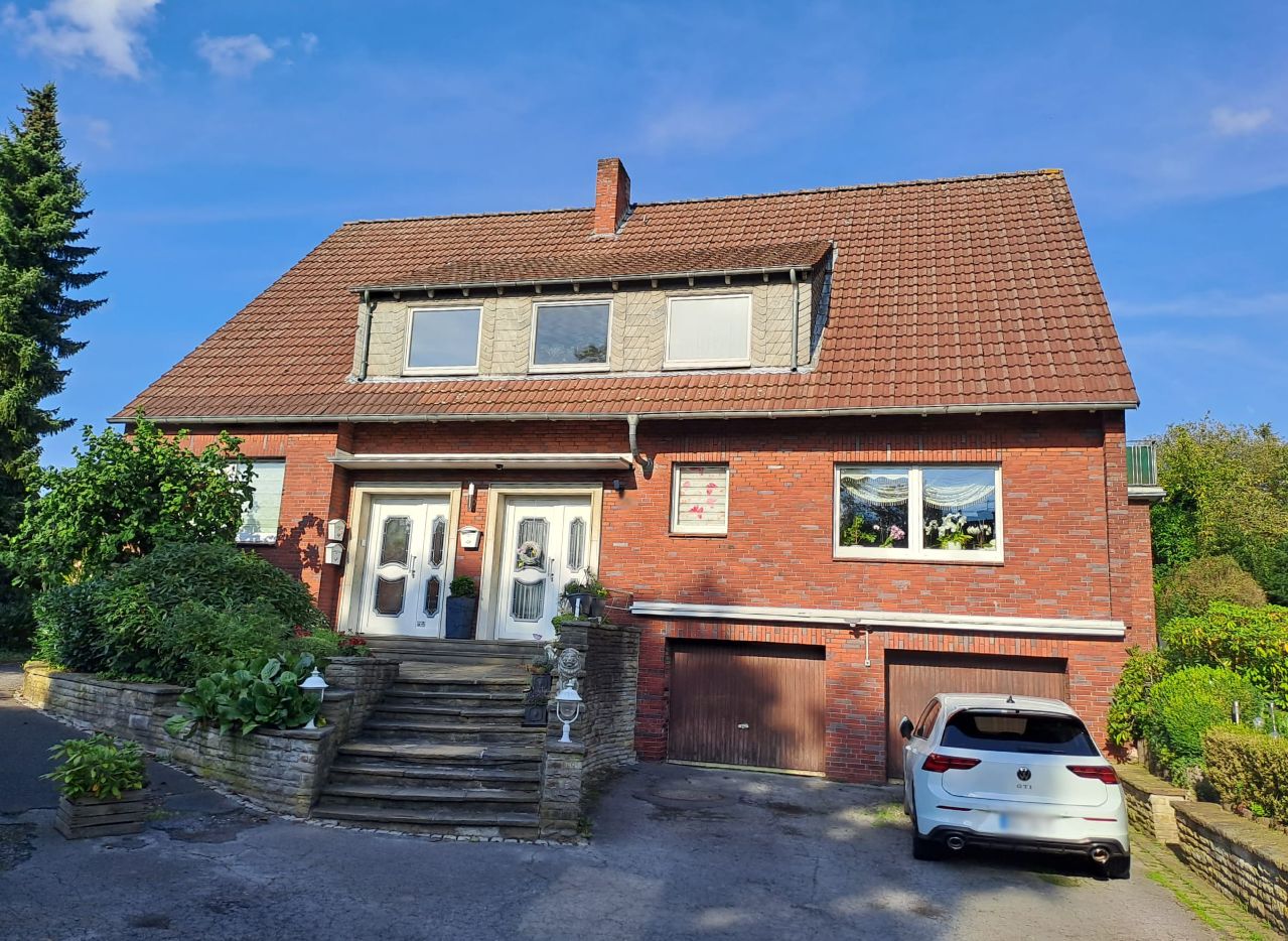 Zweifamilienhaus in ruhiger Lage und großzügigem Grundstück