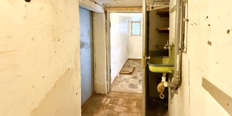 EG Abstellraum + Zugang zur 2. Garage