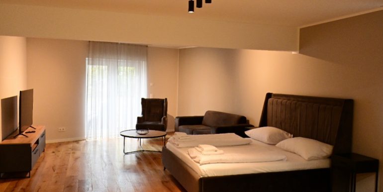 Zimmerblick zum Balkon