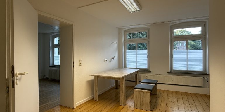 Gewerbe EG links Büro