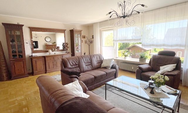 Haushälfte 1 Wohnbereich mit Zugang zu Terrasse und Garten