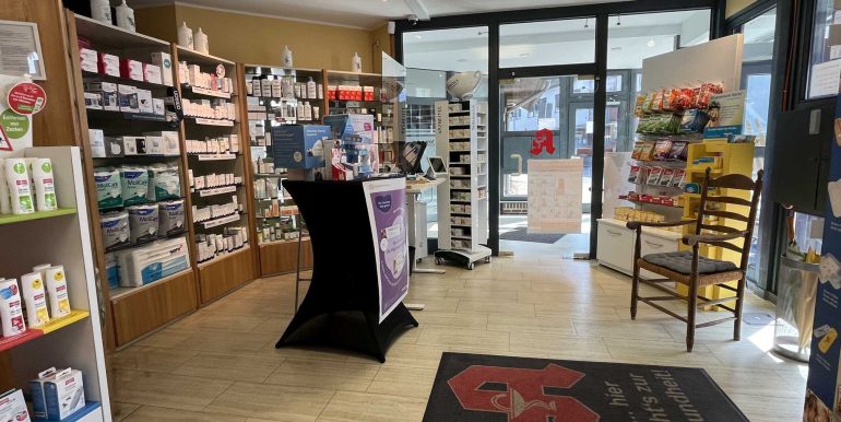 Blick zum Seiteneingang