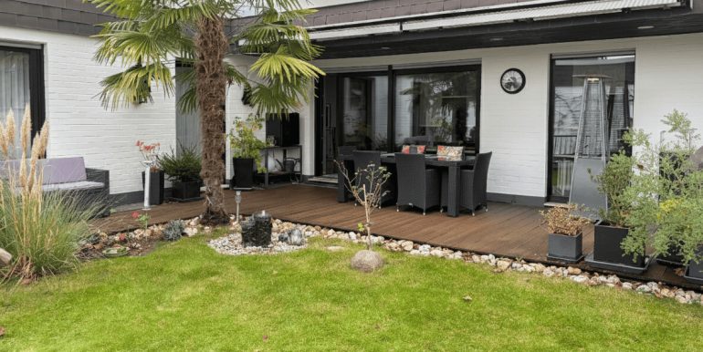 Garten mit Blick zur Terrasse