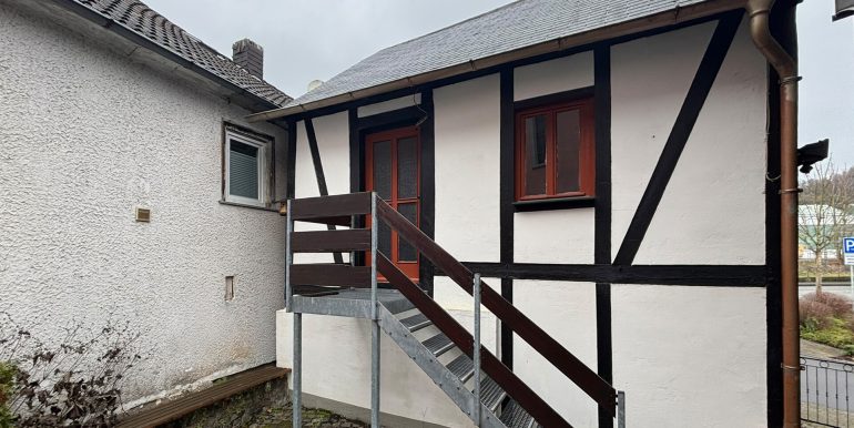 Nebengebäude mit Garage