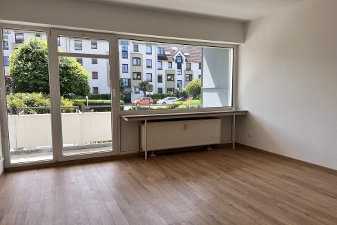 Zimmer mit Zugang zum Balkon