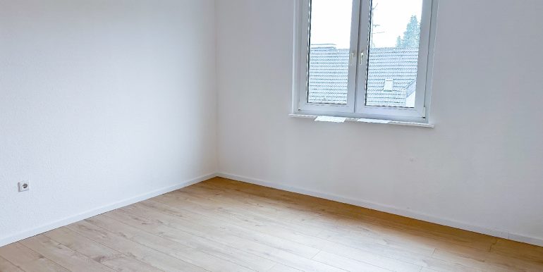 Küche mit Zugang zum Wohnbreich und Hobbyraum