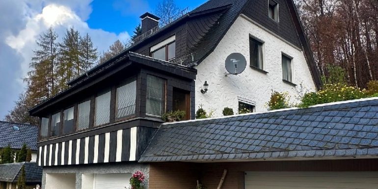 Straßenansicht Sommer