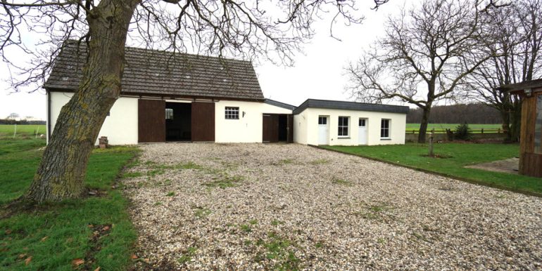 ... mit Nebengebäuden