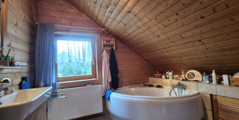 Bad mit Eckbadewanne