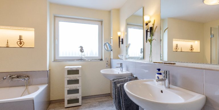 Dusch- und Wannenbad Ansicht 1