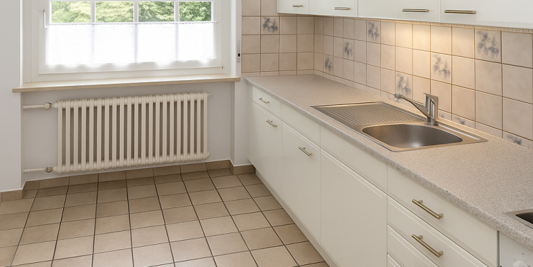 Personalküche im separaten Bereich im EG rechts