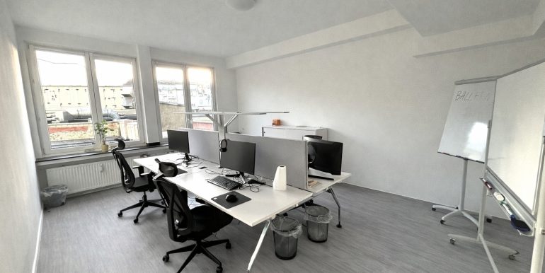 Großer Büroraum zur Rückseite