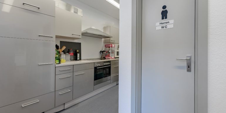 Aufenthaltsraum mit Küche und WC-Anlagen