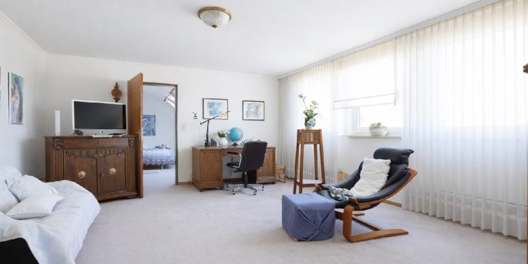 Ein großzügiger Wohnraum im DG