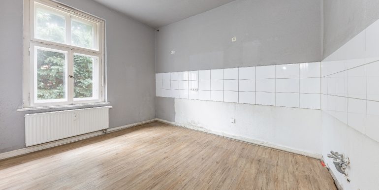 OG: geräumige Küche