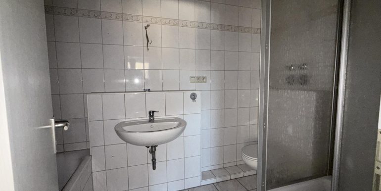 Badezimmer mit Dusche...