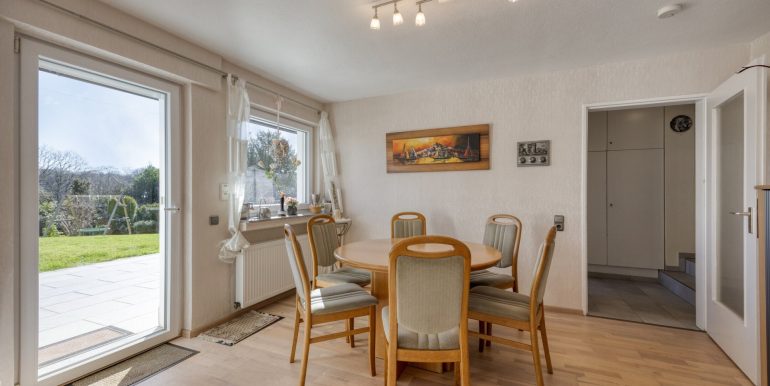 Wohnbereich mit Zugang zum Garten