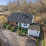 Vordere Gebäudeansicht