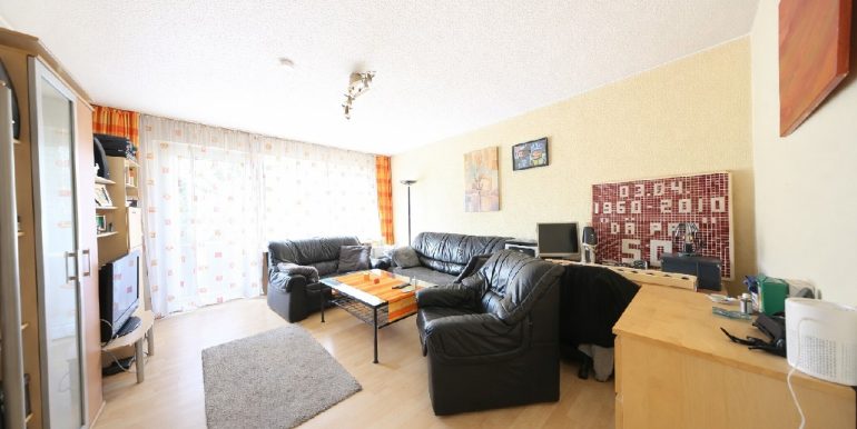 Wohnen mit Zugang zur Loggia mit Markise