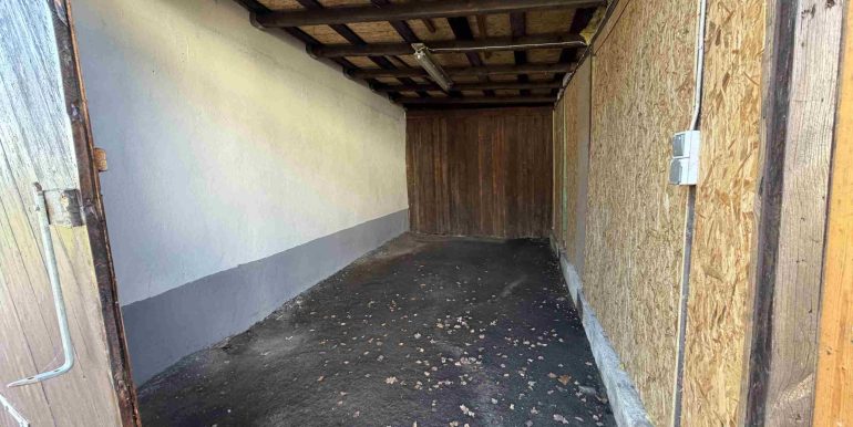 Abstellmöglichkeiten neben der Scheune