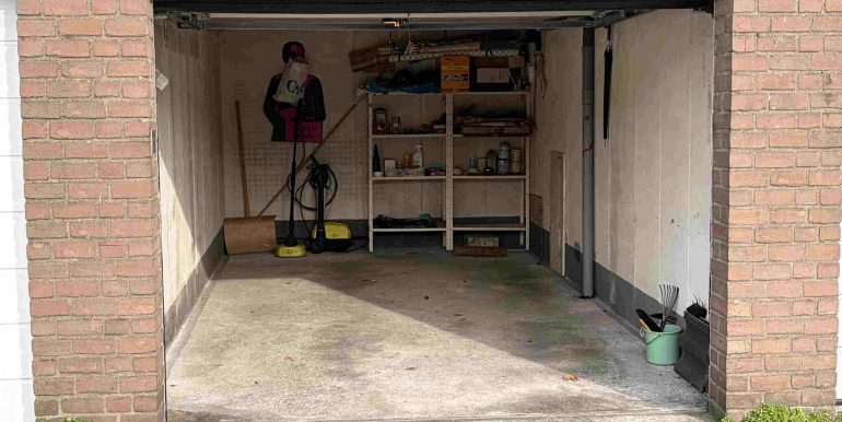 Garage mit Sektionaltor