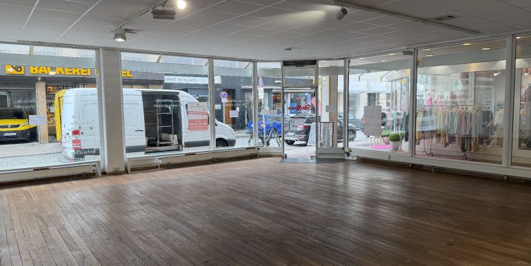 Verkaufsraum mit Blick in die Hohe Straße