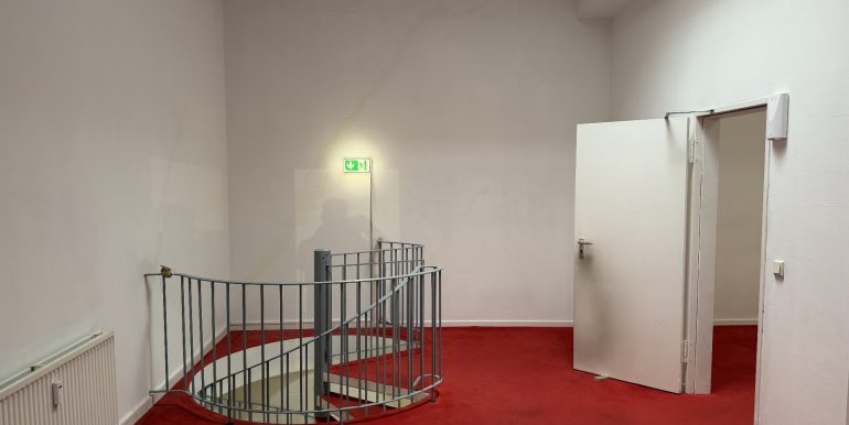 Lagerbereich mit Zugang zum Kellerlager