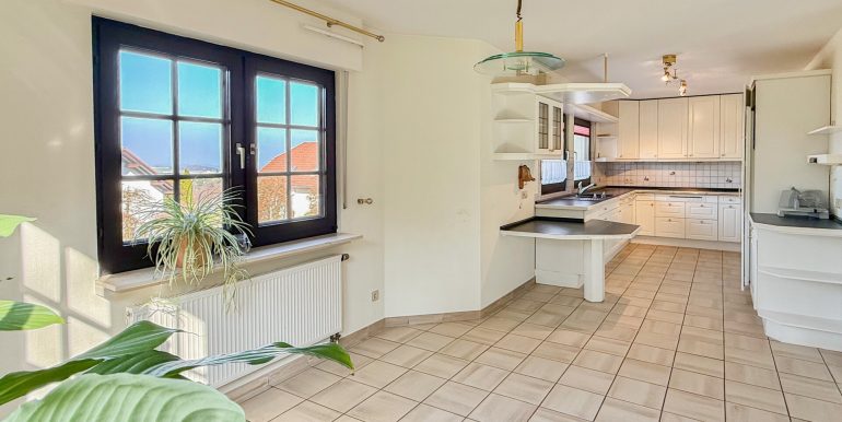 EG Blick vom Essbereich zur Küche