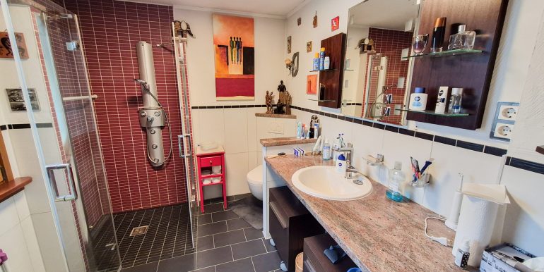 neuwertiges Duschbad