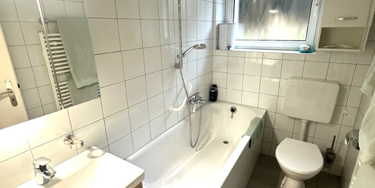 Wannenbad mit Fenster