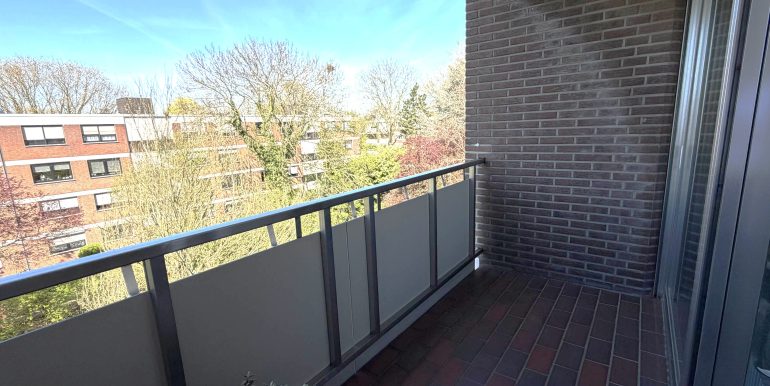 Loggia mit Markise und...