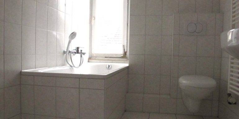 ...mit Wannenbad dahinter