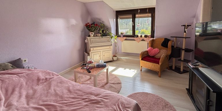 Durchgangszimmer DG