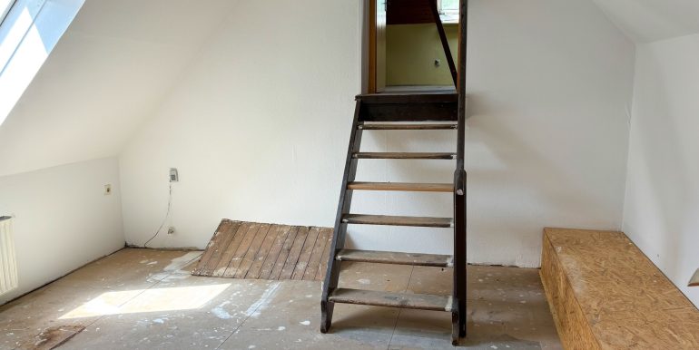 Zimmer DG links mit Zugang DG rechts