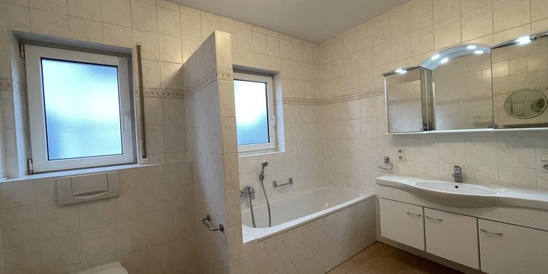 Badezimmer EG