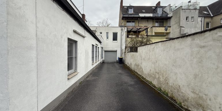 Einfahrt hinten